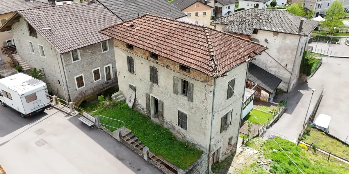 PORZIONE DI CASA TERRA/CIELO