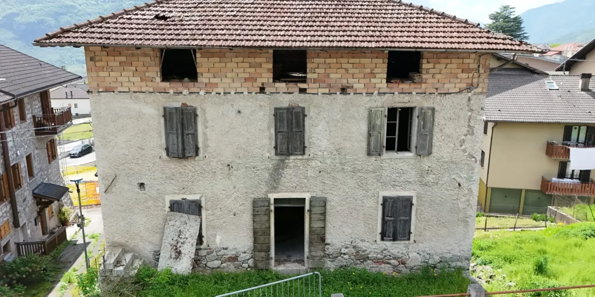 PORZIONE DI CASA TERRA/CIELO