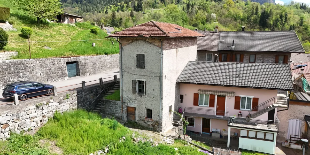 PORZIONE DI CASA TERRA/CIELO