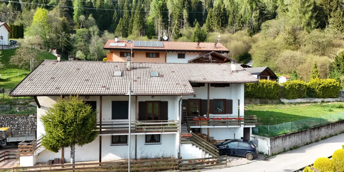 VILLETTA BIFAMILIARE CON GIARDINO