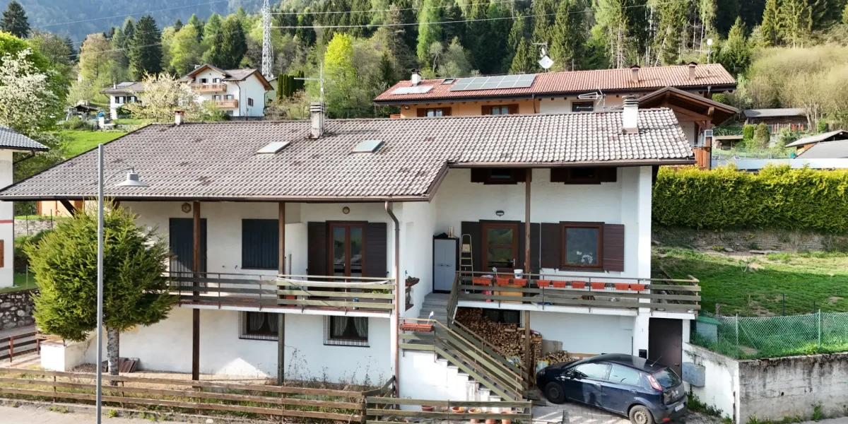 VILLETTA BIFAMILIARE CON GIARDINO