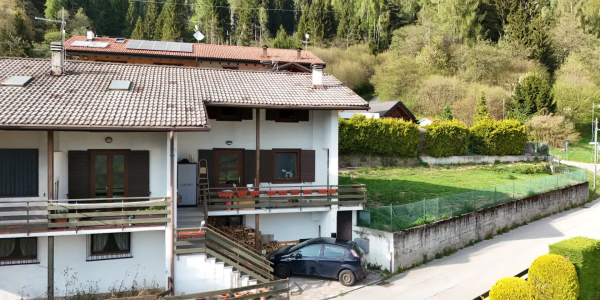 VILLETTA BIFAMILIARE CON GIARDINO