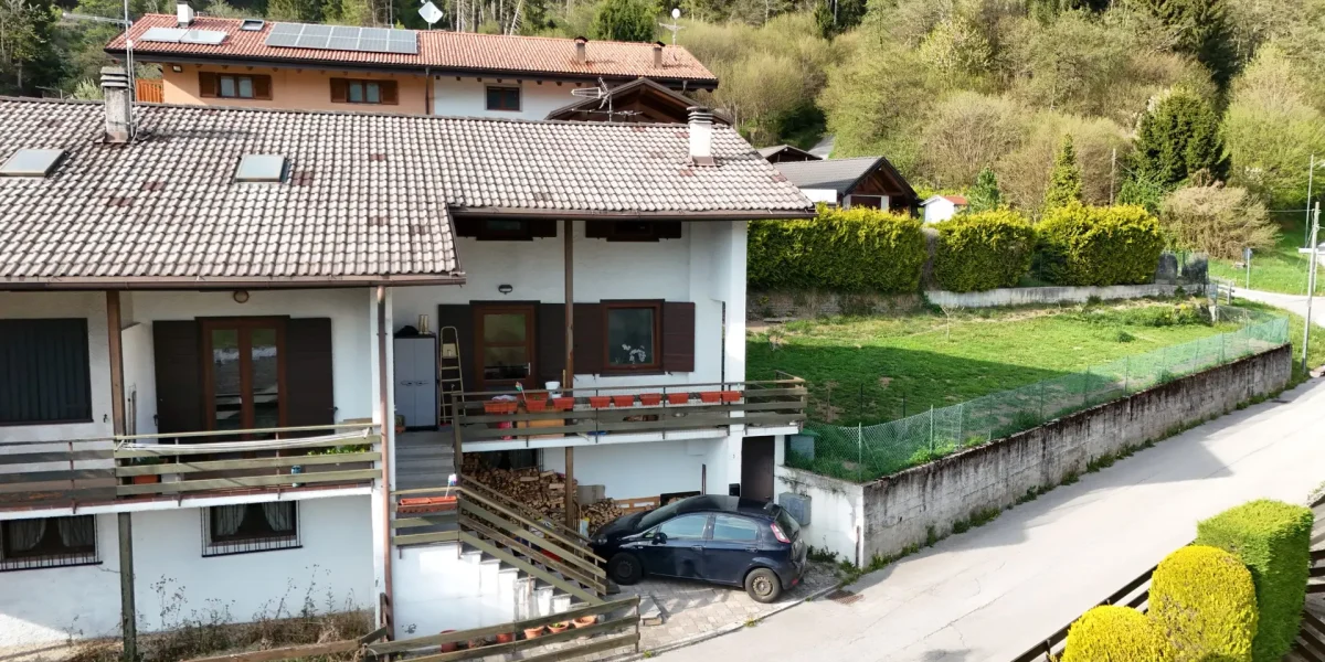 VILLETTA BIFAMILIARE CON GIARDINO