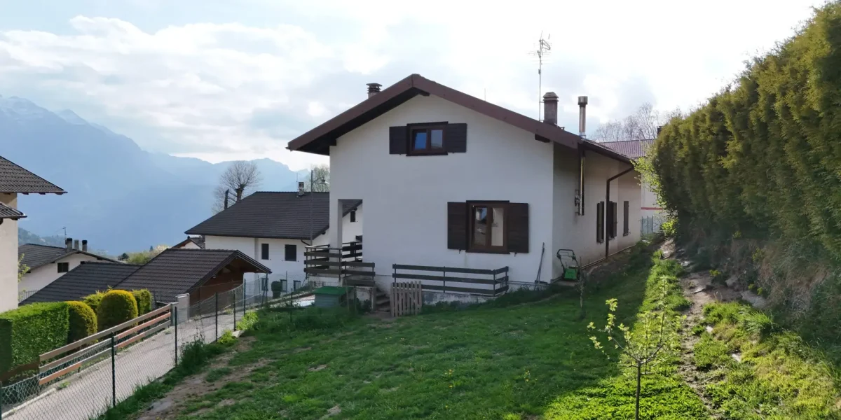 VILLETTA BIFAMILIARE CON GIARDINO