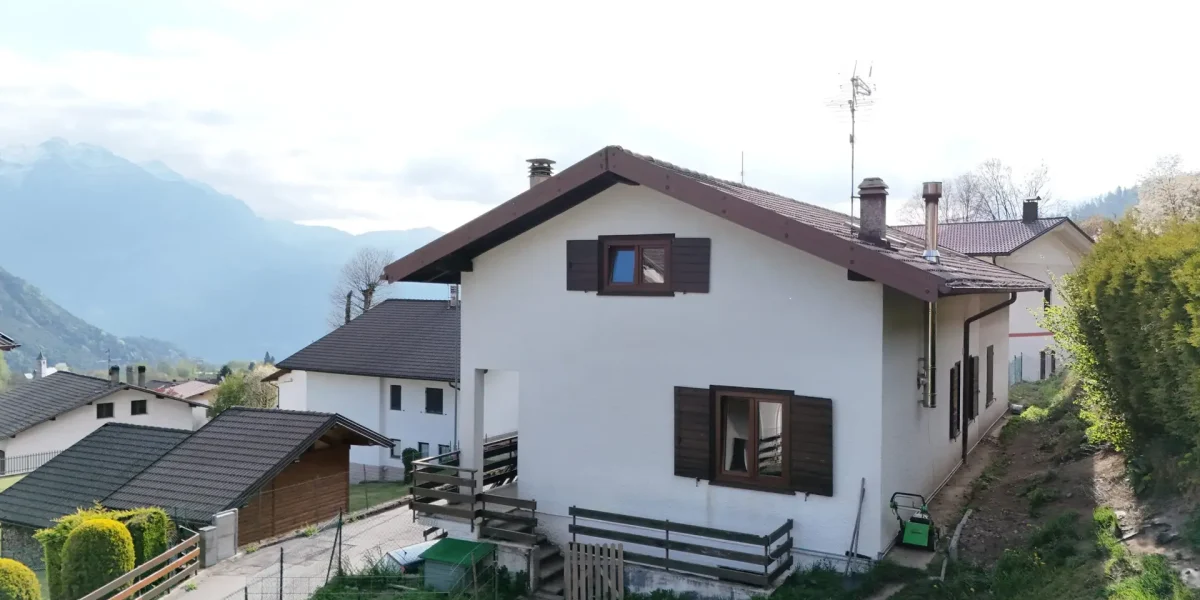 VILLETTA BIFAMILIARE CON GIARDINO