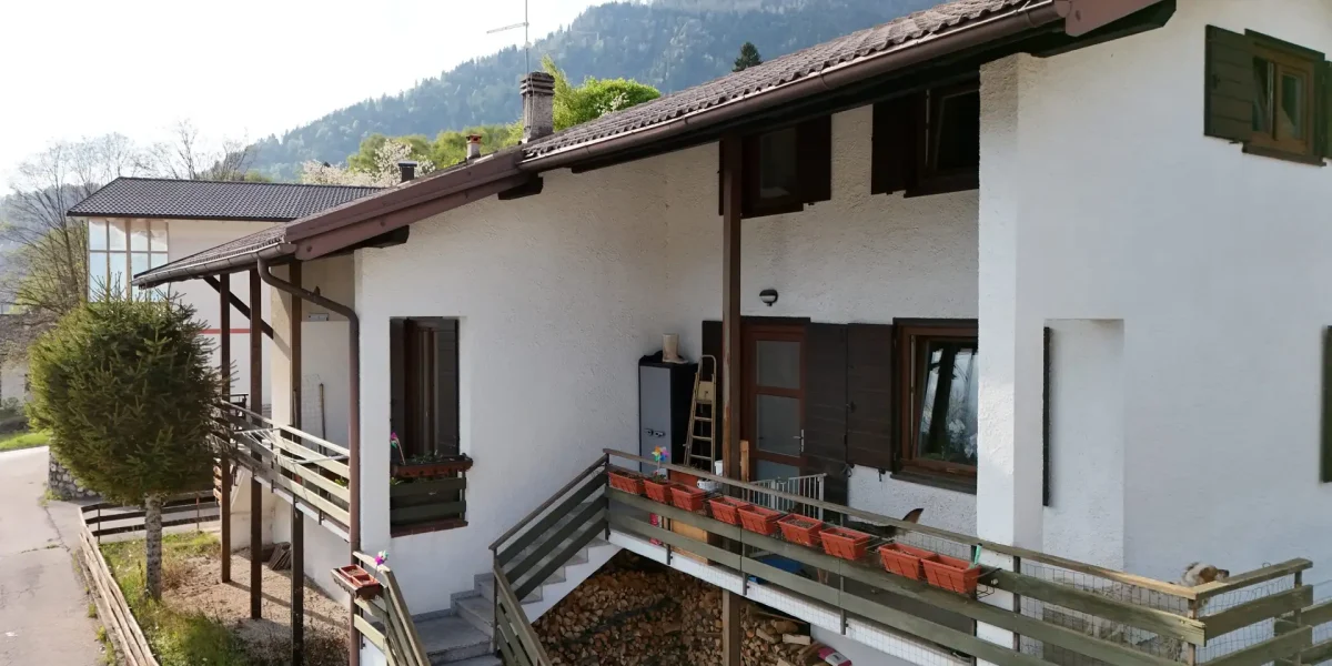 VILLETTA BIFAMILIARE CON GIARDINO