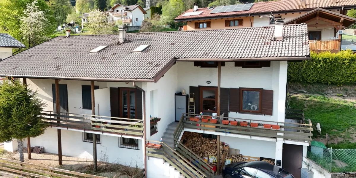 VILLETTA BIFAMILIARE CON GIARDINO