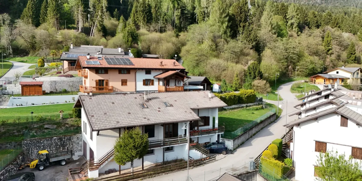 VILLETTA BIFAMILIARE CON GIARDINO