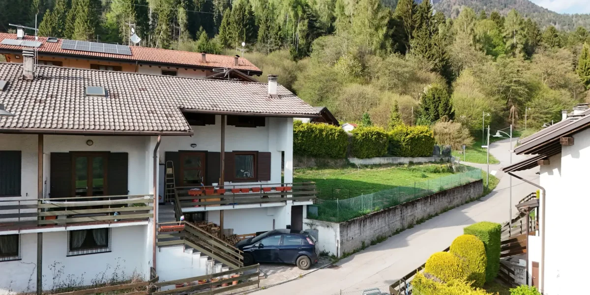 VILLETTA BIFAMILIARE CON GIARDINO