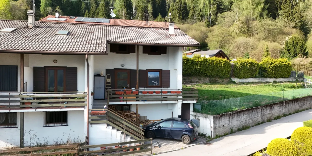 VILLETTA BIFAMILIARE CON GIARDINO