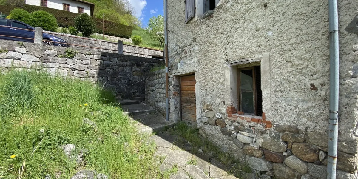 PORZIONE DI CASA TERRA/CIELO