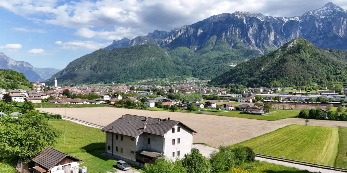 AMPIO E LUMINOSO QUADRILOCALE CON GIARDINO PRIVATO A BORGO VALSUGANA