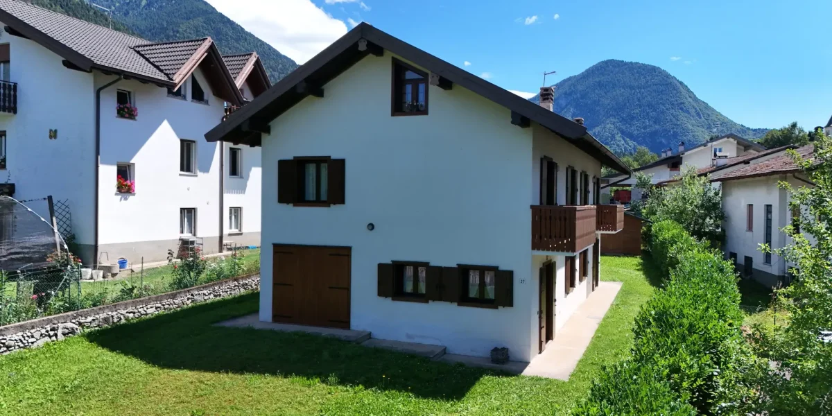 VILLETTA BIFAMILIARE CON GIARDINO