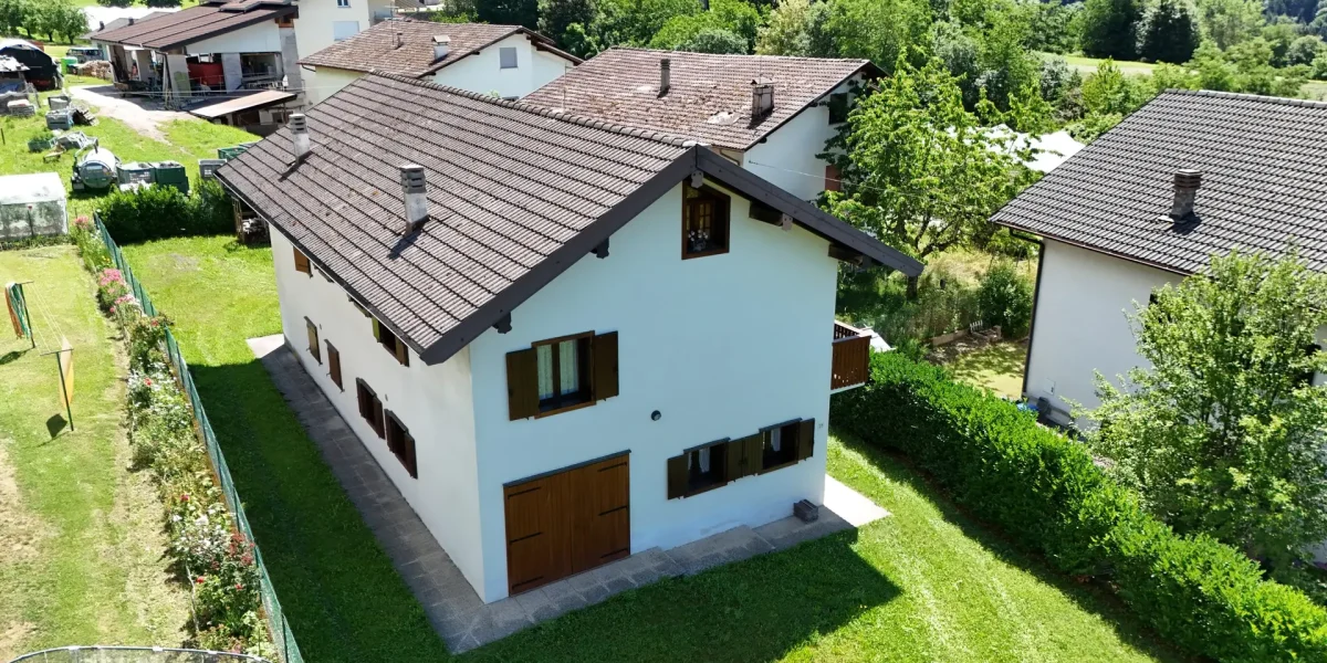 VILLETTA BIFAMILIARE CON GIARDINO