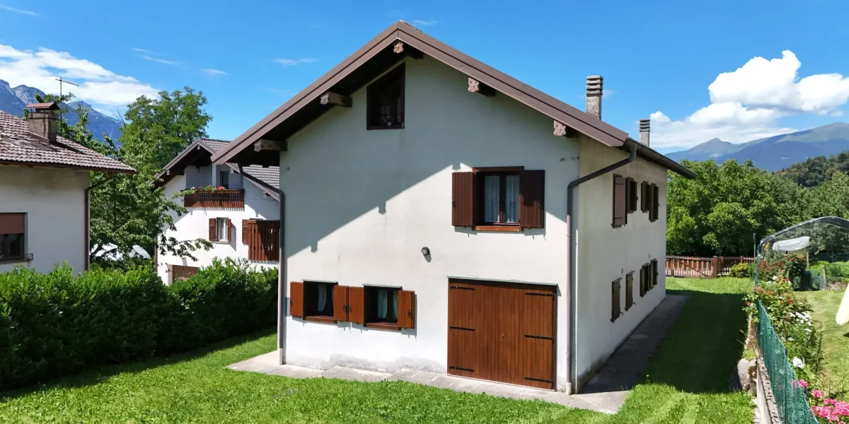 VILLETTA BIFAMILIARE CON GIARDINO