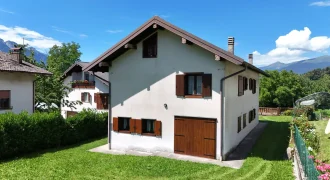 VILLETTA BIFAMILIARE CON GIARDINO
