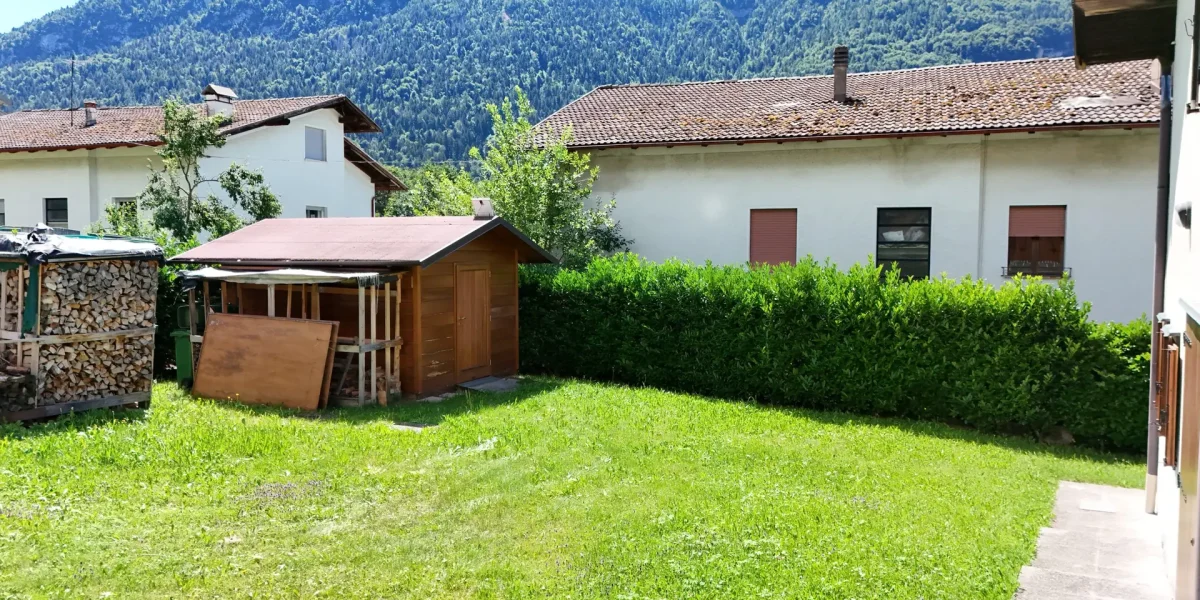 VILLETTA BIFAMILIARE CON GIARDINO