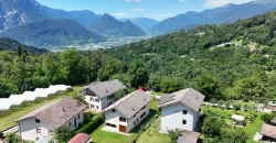 VILLETTA BIFAMILIARE CON GIARDINO
