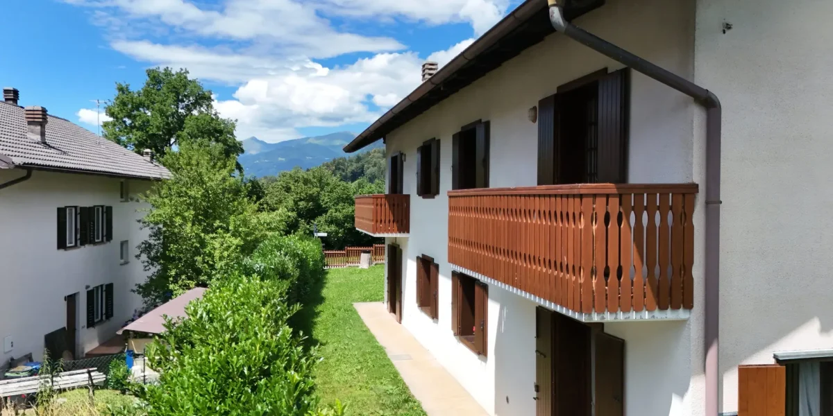 VILLETTA BIFAMILIARE CON GIARDINO