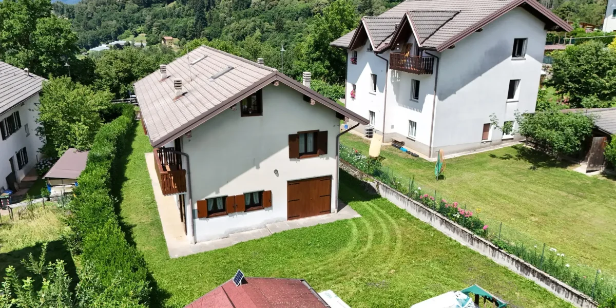 VILLETTA BIFAMILIARE CON GIARDINO