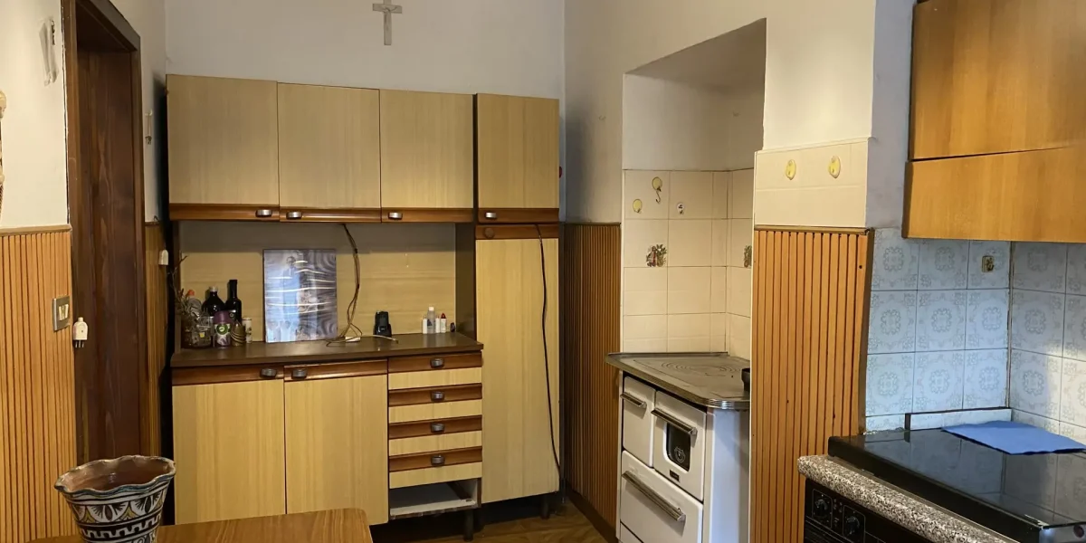 PORZIONE DI CASA CON TERRAZZO, IN PIENO CENTRO