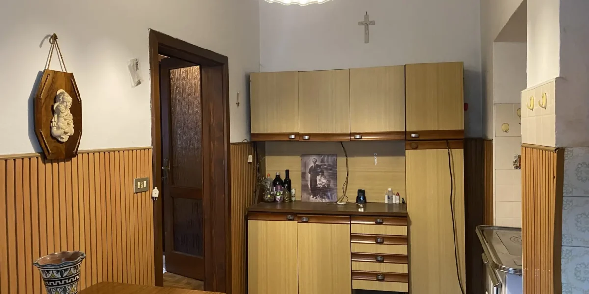 PORZIONE DI CASA CON TERRAZZO, IN PIENO CENTRO
