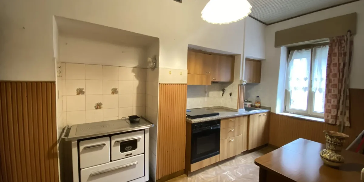 PORZIONE DI CASA CON TERRAZZO, IN PIENO CENTRO