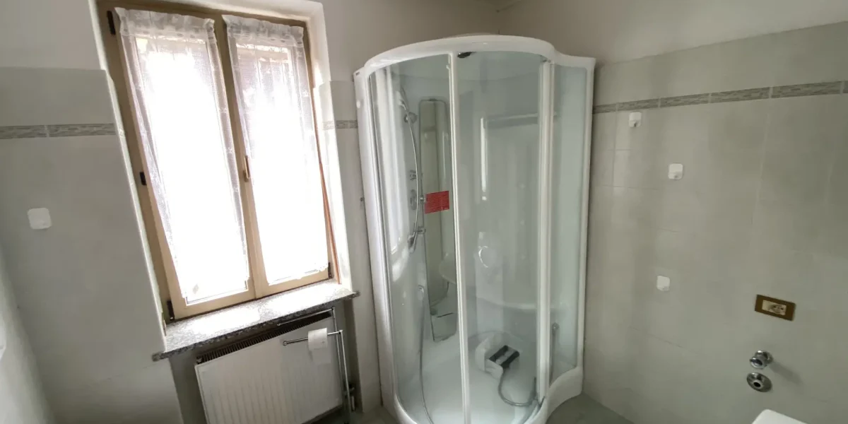 PORZIONE DI CASA CON TERRAZZO, IN PIENO CENTRO
