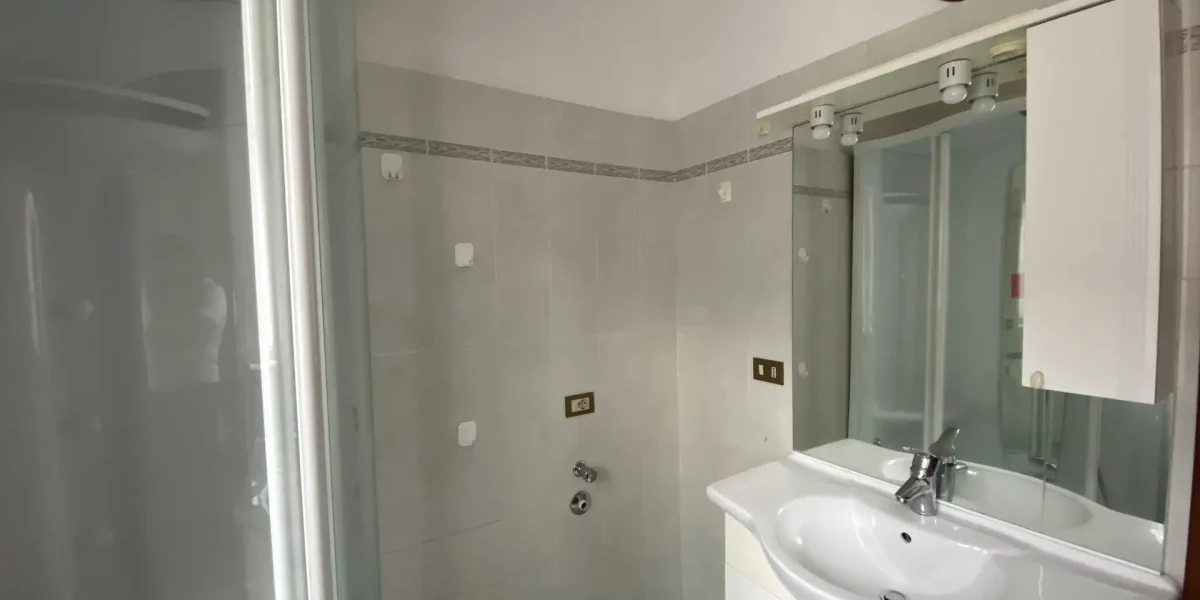 PORZIONE DI CASA CON TERRAZZO, IN PIENO CENTRO