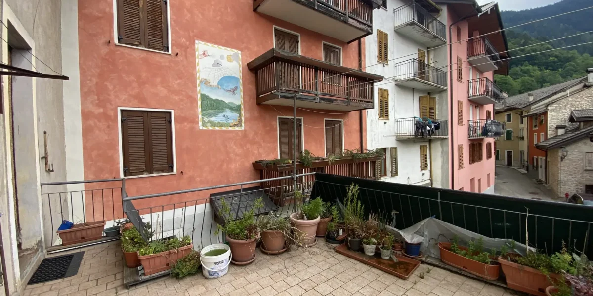 PORZIONE DI CASA CON TERRAZZO, IN PIENO CENTRO
