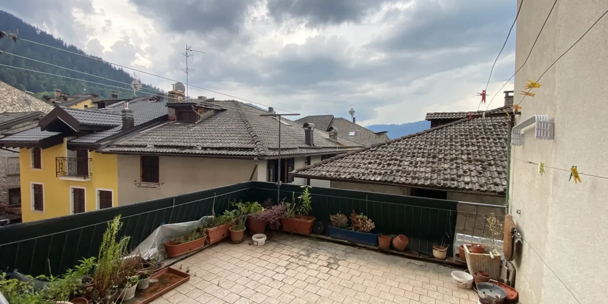 PORZIONE DI CASA CON TERRAZZO, IN PIENO CENTRO