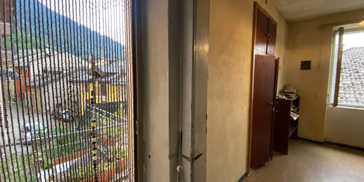 PORZIONE DI CASA CON TERRAZZO, IN PIENO CENTRO