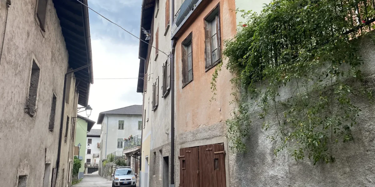 PORZIONE DI CASA CON TERRAZZO, IN PIENO CENTRO