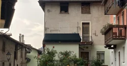 PORZIONE DI CASA CON TERRAZZO, IN PIENO CENTRO