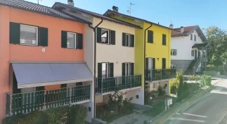 VILLETTA A SCHIERA CENTRALE, PRONTA DA ABITARE – SPAZI, COMFORT E FUNZIONALITÀ