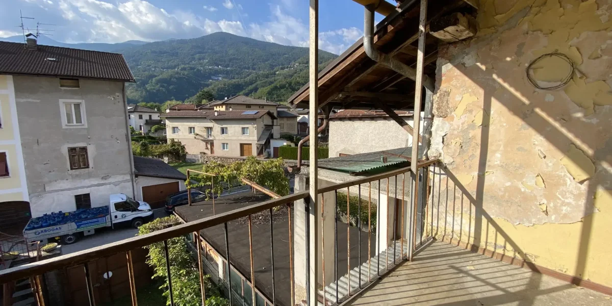 AMPI SPAZI, LUCE E GRANDI POTENZIALITÀ A BORGO VALSUGANA