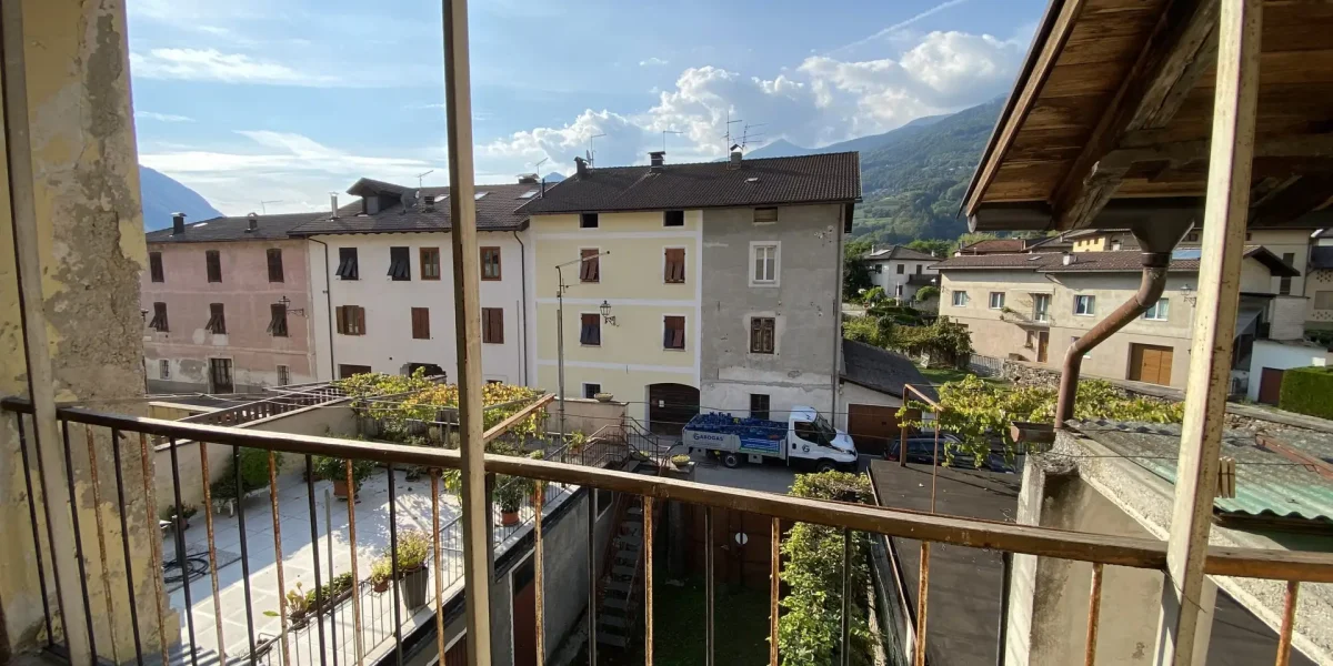 AMPI SPAZI, LUCE E GRANDI POTENZIALITÀ A BORGO VALSUGANA