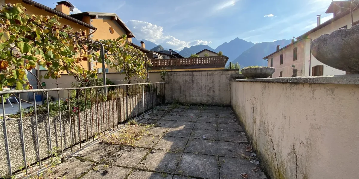 AMPI SPAZI, LUCE E GRANDI POTENZIALITÀ A BORGO VALSUGANA