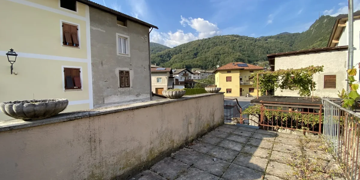 AMPI SPAZI, LUCE E GRANDI POTENZIALITÀ A BORGO VALSUGANA